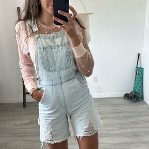 NWOT H&M light wash denim blue boho high rise 90’s overall Shorts size XS